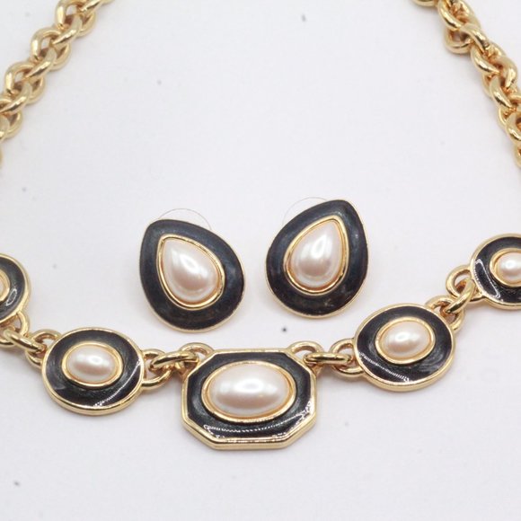 Monet Signed Designer Faux Pearl Enamel Link Necklace Earrings Set - Picture 5 of 8